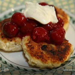 Жареные сырники с вишней от Юлии Высоцкой