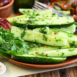 Малосольные огурцы по-грузински – бесподобные (впрочем, как и все блюда с Кавказа, где понимают толк в хорошей еде) - Женский журнал