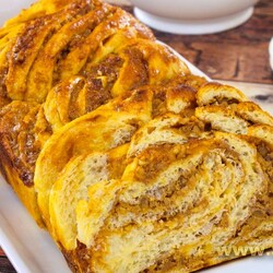 Плетенка с вареной сгущенкой и грецкими орехами