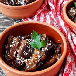 Баклажаны по-азиатски. Ингредиенты: баклажаны, имбирь корень, соевый соус