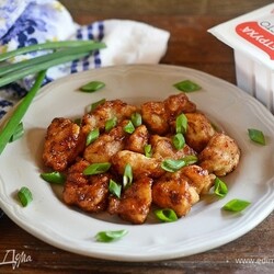 Курочка генерала Цо. Ингредиенты: куриное филе, кукурузный крахмал, соль