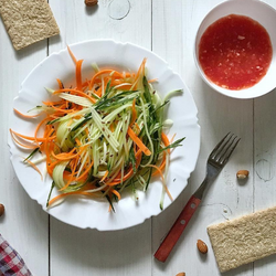 БУРЯКОВИЙ САЛАТ ІЗ СИРОМ ТА ЯБЛУКОМ