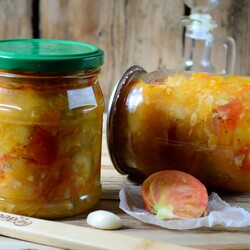 Салат из помидоров и кабачков на зиму