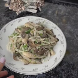 Салат из вешенок • Instagram