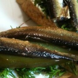 Праздничные бутерброды со шпротами