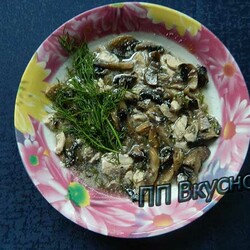 Куриные грудки с грибами в сливочном соусе:пп-рецепты в сковороде, духовке и мультиварке