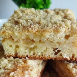 Нежный яблочный пирог на сметане в духовке