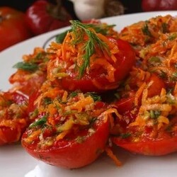 Помидоры быстрого приготовления в банке с чесноком и зеленью