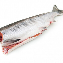 Кета под сметанным соусом