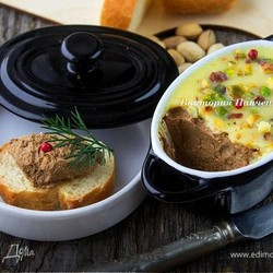 Паштет из куриной печени. Ингредиенты: морковь крупная, лук репчатый, мускатный орех