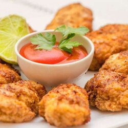 Куриные наггетсы в домашних условиях - 10 рецептов на сковороде, в духовке с пошаговыми фото