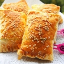 Слойки с сыром из слоеного бездрожжевого теста