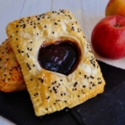 Слойки с повидлом из слоеного теста