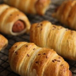 Сосиски в слоеном тесте в духовке - 10 рецептов приготовления с пошаговыми фото