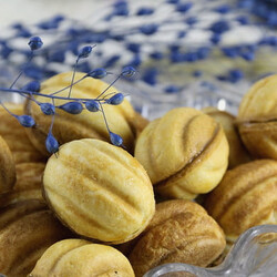 Орешки со сгущенкой - 10 рецептов приготовления в орешнице, на газу с пошаговыми фото