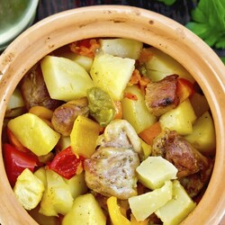 10 лучших рецептов тушёной картошки с курицей