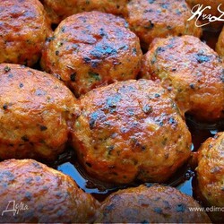 Фрикадельки из индейки. Ингредиенты: индейка филе, чеснок, яйца куриные