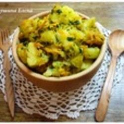 Картофель с морковью и шпинатом