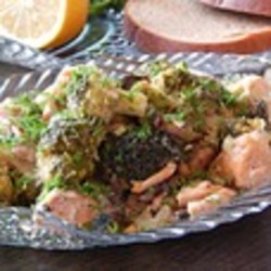 Рагу из красной рыбы с шампиньонами и брокколи