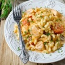 Паста с семгой и помидорами черри в мультиварке