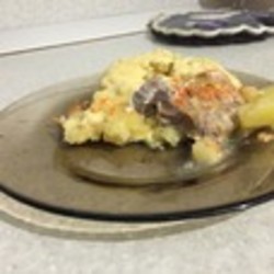 Нежный картофель со свининой в мультиварке