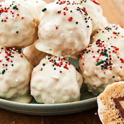 Rice Krispie Snowballs Have A Sweet Surprise