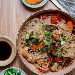 Pad Woon Sen (Thai Glass Noodle Stir Fry)