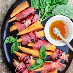 Prosciutto e Melone (Prosciutto and Melon) - The Mediterranean Dish