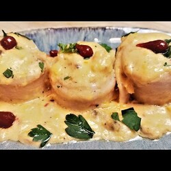 Рыбные Ролы в сырном соусе. Рецепт Димы Кулинахера. Fish rolls in creamy clam-cheese sauce. Eng Sub