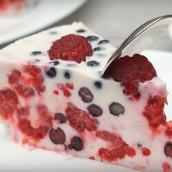 Бланманже из сметаны с ягодами