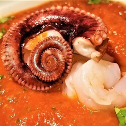 Холодный Красный Суп с Морепродуктами. Рецепт Димы Кулинахера. Cold Red Seafood soup. English Sub.