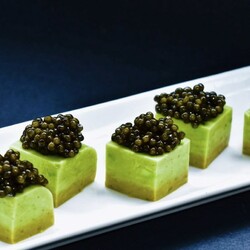 Мусс из авокадо с черной икрой