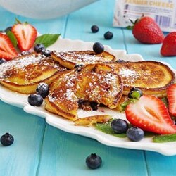 Russian Berry Farmer Cheese Pancakes, Творожные оладушки!