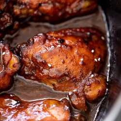 The BEST Slow Cooker Honey Garlic Chicken Recipe - Cafe Delites