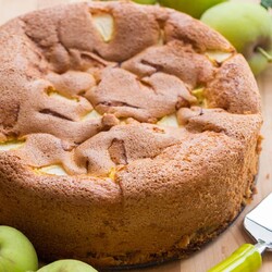 Apple Cake Sharlotka (VIDEO)