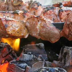 Как замариновать шашлык, чтобы мясо было мягким