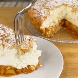 Yogurt and apple German cake