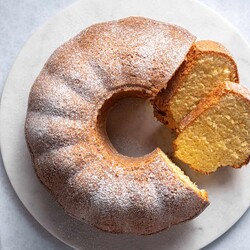 A Moroccan Favorite: Easy, Citrusy Orange Cake Known as Meskouta
