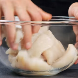 Достаем минтай из миски и в духовку: вкуснее чем в ресторане