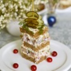 Закусочный торт с сельдью
