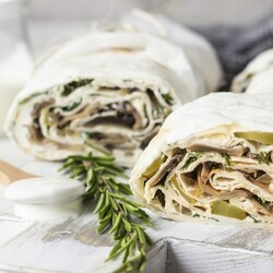 10 очень аппетитных рулетов из лаваша, которые приготовит кто угодно