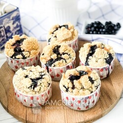 Маффины с ягодами и штрейзелем на йогурте