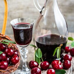 Настойка из вишни на водке, самогоне, спирту: 15 лучших рецептов в домашних условиях