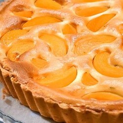 Творожный пирог с персиками