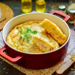 Ленивый пирог с капустой и колбасой