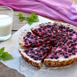 Пирог с замороженной черной смородиной