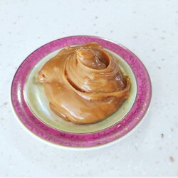 Крем из вареной сгущенки и сметаны для коржей бисквитного торта: рецепт с фото пошагово