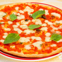 Пицца "Маргарита" - пошаговый рецепт с фото на Готовим дома