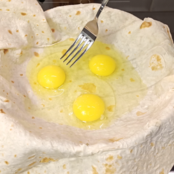 Завтрак из лаваша на сковороде