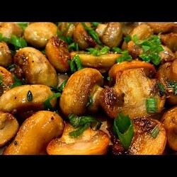 Как правильно жарить шампиньоны. Сколько нужно жарить грибы?Очень вкусные жаренные грибы шампиньоны.